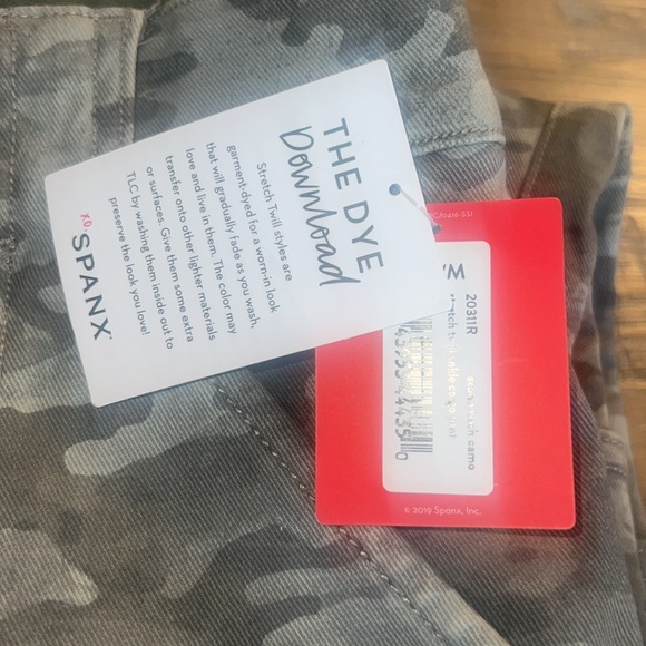Spanx stretch twill ankle cargo pants - stone wash camo- Brand New With Tags - Picture 11 of 16